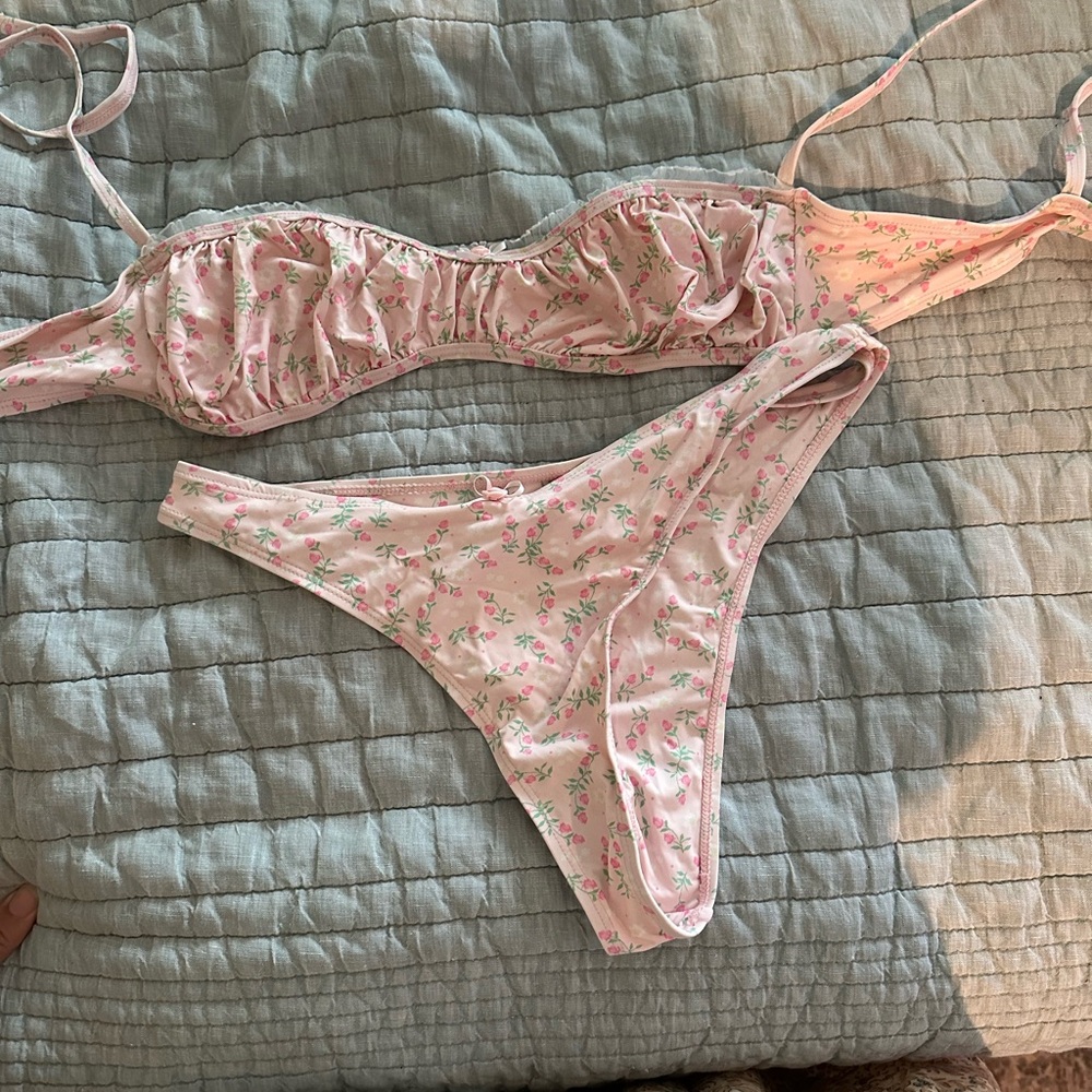 Pink floral bikini 🌸